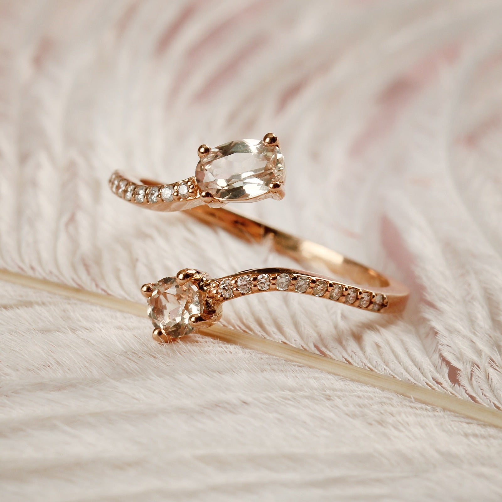 Нестандартен модел пръстен от жълто злато с диаманти и цветни естествени камъни морганит